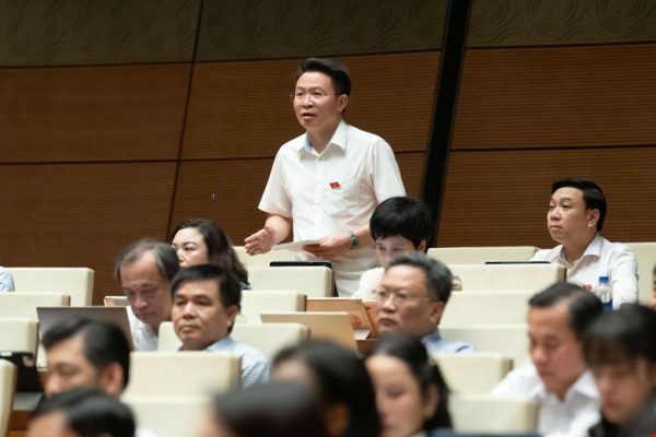 Công Chứng Bất Động Sản: Nên Bắt Buộc Hay Trao Quyền Lựa Chọn Cho Người Dân?