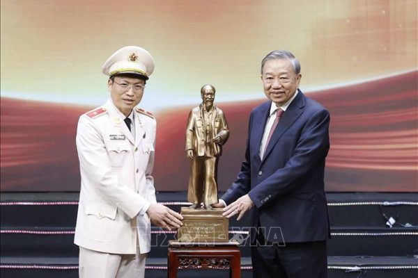 [Thị Trường] Tổng Bí Thư, Chủ Tịch Nước Dự Lễ Kỷ Niệm 80 Năm Ngày Truyền Thống Tham Mưu Công An Nhân Dân